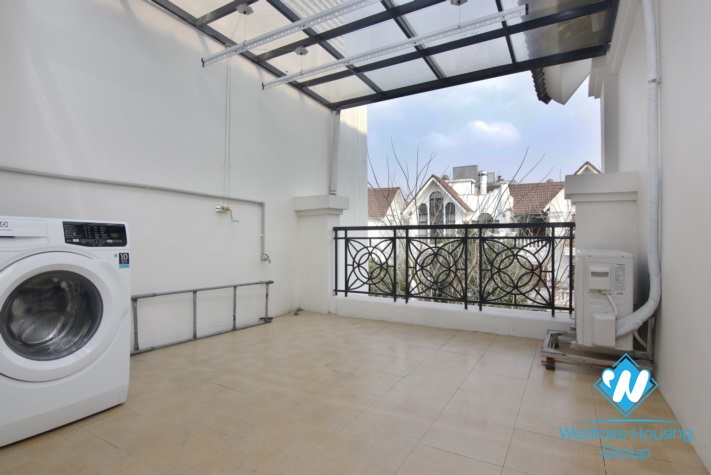 Brand new villa with large garden for rent in Vinhomes Riverside, Long Bien, Ha Noi